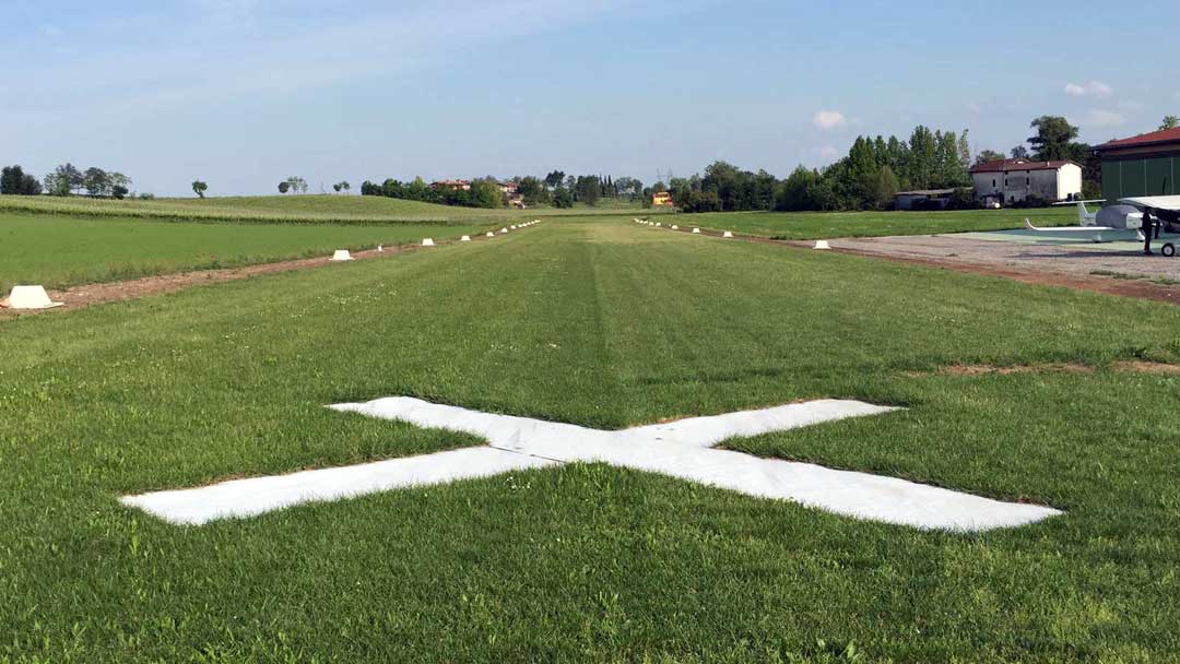 Aviosuperficie con pista chiusa